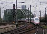 An ICE 3 unit is arriving at the main station of Cologne on November 7th, 2007.