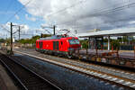 The 249 097 (90 80 2249 097-7 D-DB), a Siemens Vectron Dual Mode light operated by DB Cargo AG, passes through Horrem station heading towards Aachen with a mixed freight train on the Cologne–Aachen high-speed line (KBS 480).

The Vectron Dual ...