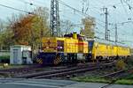 Strukton 303008 'DANIQUE' hauls an inspection vehichle out of Emmerich on 8 NOvember 2019 during the yearly inspection ride over the entire Dutch railway network.