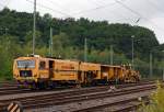 Plasser & Theurer tamping machine universal, 08-475 Unimat 4 S (heavy auxiliary vehicle 97 43 42 509 17-7) and coupled German Plasser Ballast SSP 110 SW (Severe auxiliary vehicle 97 16 40 531 18-4) of the company Schweerbau waiting of Hp 1  in Betzdorf / Sieg on 12.08.2011, on the exit toward Siegen.
