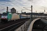 Here 186 135-0 with D441 from Kiew Pass to Berlin Zoologischer Garten. Berlin main station, 25.2.2012.