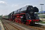 The weather decided to turn foul on the afternoon of 19 May 2018 at neuenmarkt-Wirsberg, when 01 0509 brings in a steam shuttle from Marktschorgast. 