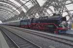 The canopy of Dresden Hbf slowly starts to get filled with smoke from 50 3648 with her extra train on 7 April 2018.