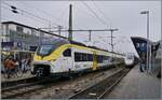 The DB 'bewegt' 463 583-5 has arrived in Freiburg im Breisgau and in the background an ICE 4 to Chur is arriving slightly ahead of schedule at Freiburg i.B.

December 27, 2025