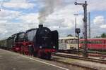 BEM's 01 (2)066 calls at Nördlingen with an extra train on 31 May 2019. In the 1960s the East-German railways increased the individual numbers of their steam locos with 2000 to seperate themselves from the West-German railways whilst continuing the original numbers; 01 2066 is actually 01 066 in DR operation.