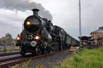 Bavarian Queen 3673 is about to depart from Neuenmarkt-Wirsberg with a steam special on 19 May 2018.