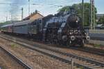 On 9 July 2022 Bavarian 3673 stands at Amstettem (Württemberg) with a steam shuttle to GFeislingen (Steige). 