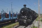 BEM's 3673 hauls an extra train into Donauwörth on 18 May 2023 and gets photographed from the railway platform with some photo-zooming.