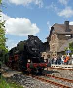 The 52 8134-0 of the railway friends Betzdorf in the station Ingelbach / Ww on 13.05.2012. The special train runs at 2 hour cycle on the Westerwald range Ingelbach - Altenkirchen - Neitersen.