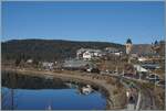 At the charming town of Schluchsee on the eponymous lake, the UEF 58 311 with its steam train to Seebrugg is leaving the stop.