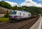 The SIEMENS Vectron Dual Mode 248 077 (90 80 2248 077-0 D-NRAIL) of BM-Bahndienste GmbH (Karlsruhe) is running on June 9, 2026, with a flatcar train (4 bogie flatcars of the Rens type), through Kirchen/Sieg station towards Siegen.

The SIEMENS Vectro ...