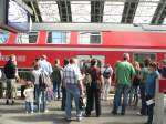 For some weeks in summer 2009 there was no S-Bahn traffic between Berlin Ostbahnhof and Berlin Zoologischer Garten. The newest S-Bahn-Trains, class 481, had technical difficulties with their wheels. This picture shows a regional train, substituting the S-Bahn. 07/2009