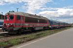 Back into het original colours, 418 143/M41-2143 calls at Budapest-Nyugati on 6 May 2016.