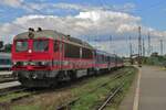 Restored to het original colours, 418 143/M41-2143 calls at Budapest-Nyugati on 6 May 2016.