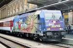 On 6 May 2016 MAV 480 006 stands in Budapest Keleti with an EC serbice to Praha hl.n.