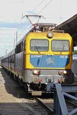 Electric locomotive 432 264 arrives at Budapest Keleti station with its train. May 8, 2026