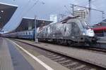 During a heavy thunder storm, MAV 470 001 with overnight train to Bucuresti Nord stands in Wien Hbf on 8 May 2018. 
