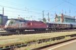 MAV 470 004 stands with the VSOE in Budapest-Nyugati on 12 May 2018. 