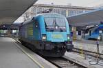 After the passenger cars have been pulled out of the station, locomotive 470 005 can also clear the track at the platform of Vienna's Westbahnhof.