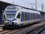 Electric multiple unit 415 103 is entering Budapest Keleti station.