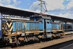 Electric locomotive 460 053 is coupled to a train to pull it out of the head track of Budapest Keleti station. May 8, 2026