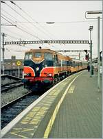 The CIE IR (Iarnród Éireann) diesel locomotive CC 087 arrives at Dublin Connolly Station (Baile Átha Cliaht Stáisún Ui Chonghaile) with its train to Rosslare

Analog image from June 2001