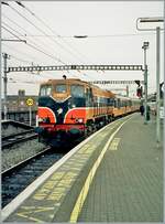 The CIE IR (Iarnród Éireann) diesel locomotive CC 087 arrives at Dublin Connolly Station (Baile Átha Cliaht Stáisún Ui Chonghaile) with its train to Rosslare    Analog image