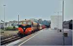 On a rainy day in Galway, the CIE (Iarnród Éireann) diesel locomotive CC 072 is waiting at the Ceannt Station Galway / Stásiún Uí Ceannt with an Intercity to depart (Dublin) Heuston.

Analog image from June 2001