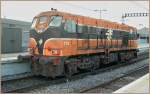 The IR / CIE diesel locomotive 146 of the Class 141 is standing in Dublin Connolly Station (Baile Átha Cliaht Stáisún Ui Chonghaile) and is waiting for a shunting route. Sept. 18, 2007