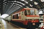 E 402-012 stands in Milano Centrale on 20 June 2001.