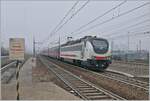 The FS Trenitala E 402 120 with his Treno di notte ICN 798 on the way from Salerno to Torino by Rho Fiera Milano.