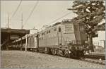 The Fs E 424 156 with a local train to Milano by the stop in Arona.