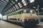 E 444 089 calls at Milano Centrale on 20 June 2001.