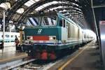 In experimental livery, FS E 632 024 stands on 17 June 2001 at Milano Centrale.