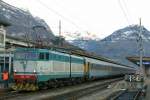 The FS E 656 takes over the CIS EC 35 to Milan in Domodossola. 
12.01.2009
