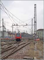 The FS Trenitalia BUM BTR 831 004 on the way from Aosta to Torino is leaving Chivasso.