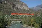The Aosta Valley lies between Mont Blanc and the Matterhorn, so to speak, and there, about halfway between Chatillon Saint Vincent and Verres, a bimodular FS Trenitalia BUM BTR 813 as RV VdA 2722 is