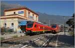 With the FS Trenitalia BTR 813 (Flirt 3) through the Aosta Valley: In Chatillon Saint Vincent I was able to photograph two BTR 813s: In Chatillon Saint Vincent the two bimodular FS Trenitalia BUM BTR 813 004 cross each other from Aosta to Torino as RV VdA 2730 and and the BUM BTR 813 001 is traveling in the opposite direction as RV VdA 2729 from Torino to Aosta.

October 11, 2023