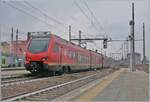 The bimodular FS Trenitalia BUM BTR 813 004 arrives at Chivasso station as RV VdA 2726 from Aosta.