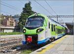 The Trenord ETR 104 017  Coradia Stream Pop  is the Regional-Service R 25370 to Luino.