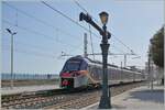 Der FS Trenitalia ETR 104 074 verlässt als Regionalzug 12973 Taormina. Ziel des Zuges: Catania Centrale. Und Grund des Bildes im Gegenlicht: der herrliche Wasserkran auf dem Bahnsteig in Taormina Giradini. 

11. März 2026
