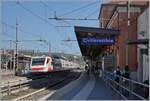 De FS Trenitalia ETR 485 026, rijdend als een Frecciarossa-dienst van Rome naar Milaan, werd gefotografeerd tijdens een stop in Civitavecchia.