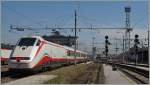 A Frecciabianca is leaving the Milan Central Station.
05.05.2014