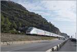 Led by an E 414 at the front and at the end, the FS Trenitalia IC 631 from Ventimiglia to Milano near Borgio Verezzi will soon reach its next stop, Finale Ligure.