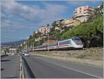 Led by an E 414 at the front and at the end, the FS Trenitalia IC 631 from Ventimiglia to Milano near Borgio Verezzi will soon reach its next stop, Finale Ligure.