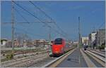 The FS Trenitalia ETR 600 002 in new Frecciarossa coulor an an an other one are the FR 8306 from Bari (dp 8:46) to Roma Termini (arr 12:55).