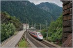 A FS Trenitalia ETR 610 by the Dazio Grande near Rodi Fiesso.
21.07.2016