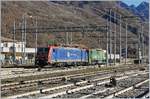 The Nord Cargo E 474 201 wiht a diesel locomotive in Premosello.
04.12.2018