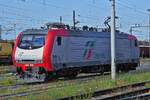 Locomotief E 412 019 van Mercitalia – Rail bevindt zich in het goederengebied van het station Verona Porta Nuova.