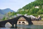 The FS.741.120 while maintaining the Lucca train photo / Piazza al Serchio in transit near Bagni di Lucca (LU)